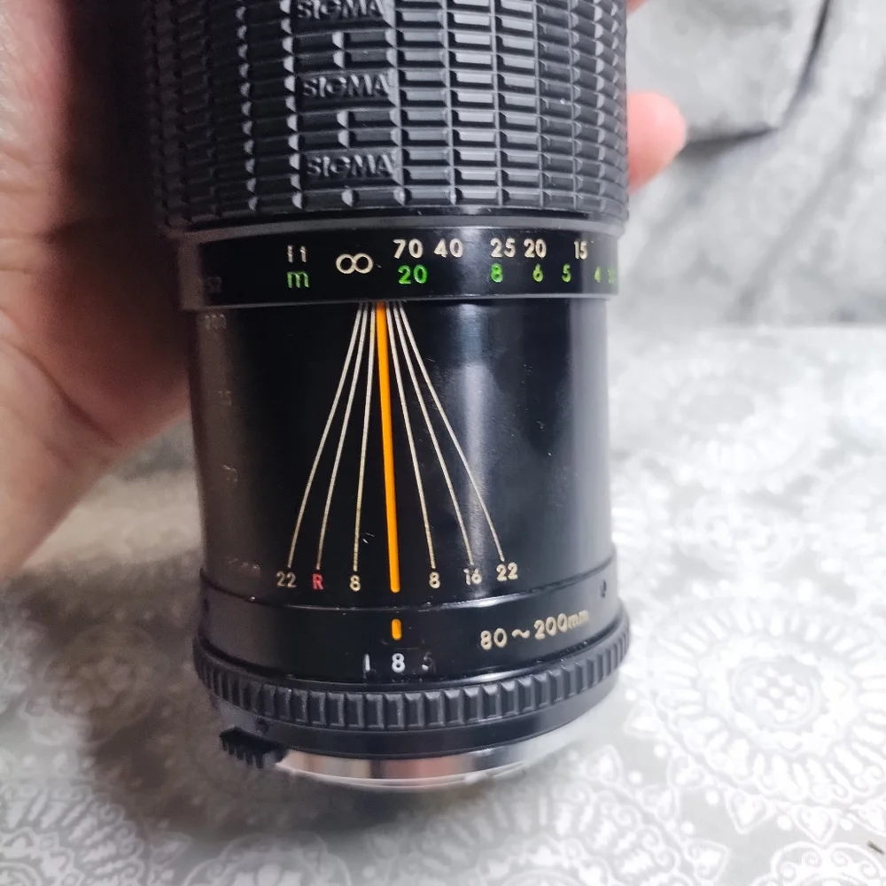Sigma High-Speed Zoom Multi-Coated Zoom Lens f=1:3.5~4 80~200mm w/ Case